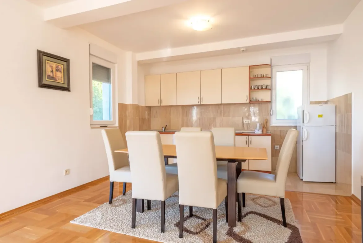 Villa with 4 bedrooms in the second row to the sea, Perazića Do, Budva
