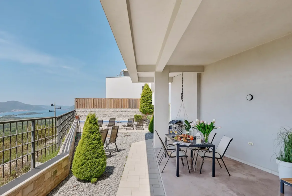 Three-room villa with pool and sea view, Kavač, Kotor