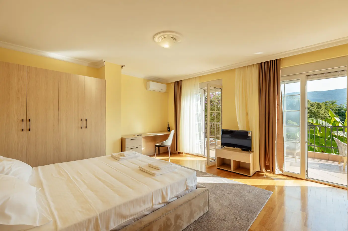 07-89 Exclusive villa with private pool and sea view, Herceg Novi