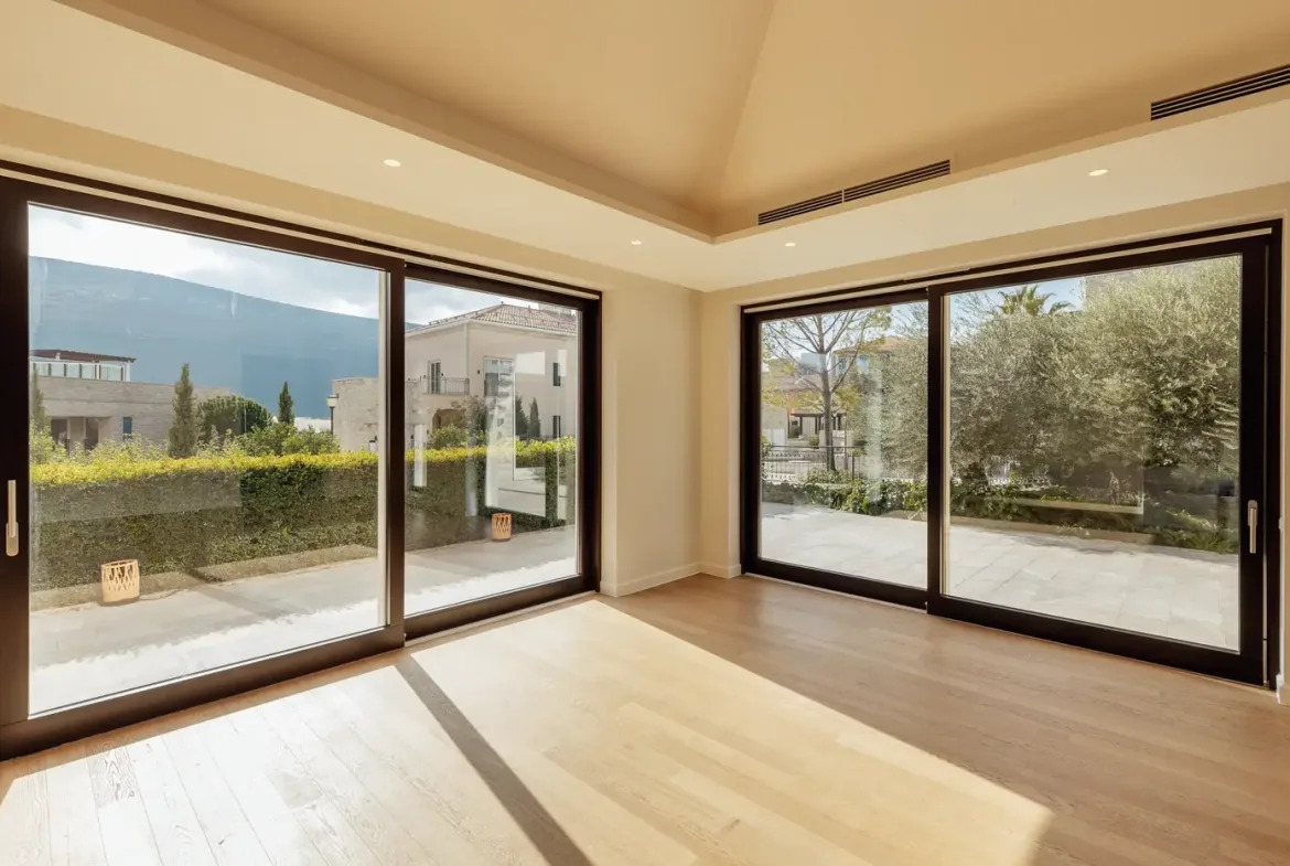 Villa with jacuzzi on the roof terrace, Portonovi Village Residences, Herceg Novi