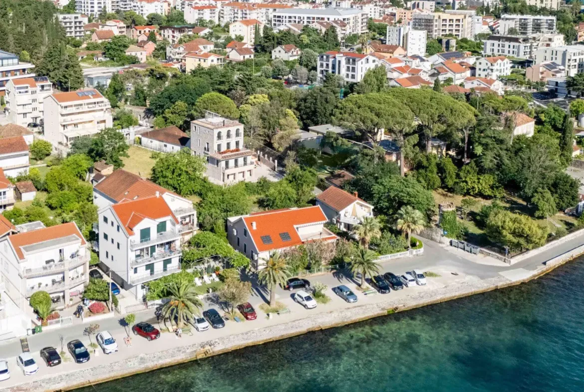 Stone villa in the second row to the sea, Donja Lastva