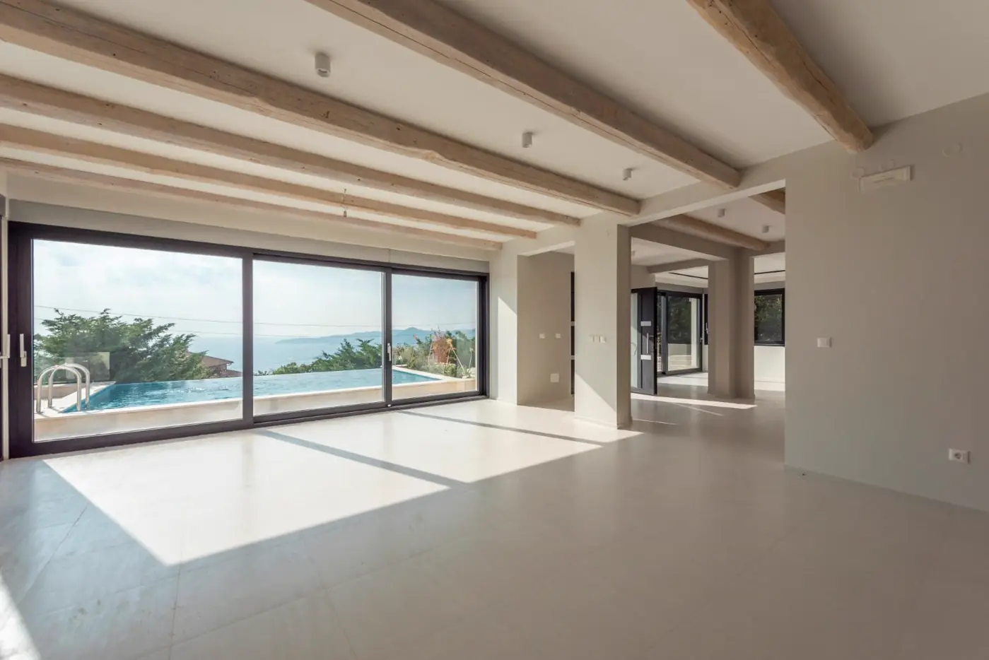 Modern villa with swimming pool and garage for two vehicles, Budva, Tudorovići