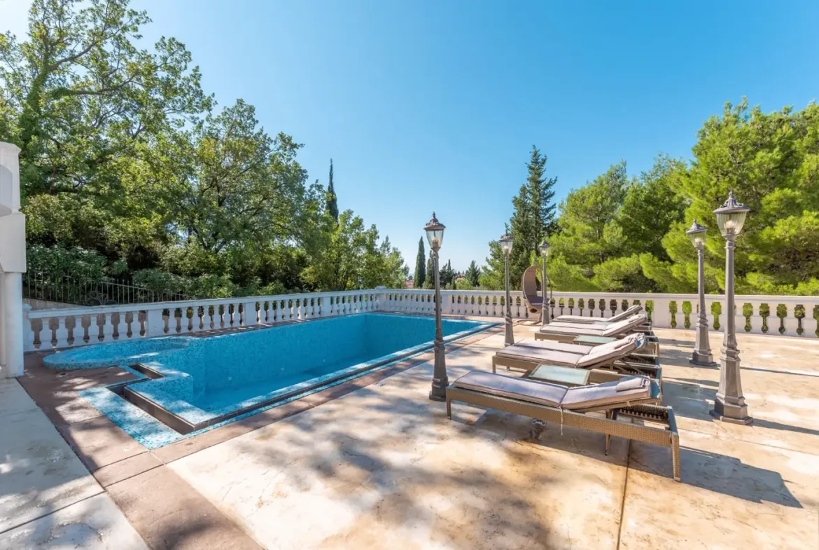 A complex of two villas in an elite location, Miločer, Budva