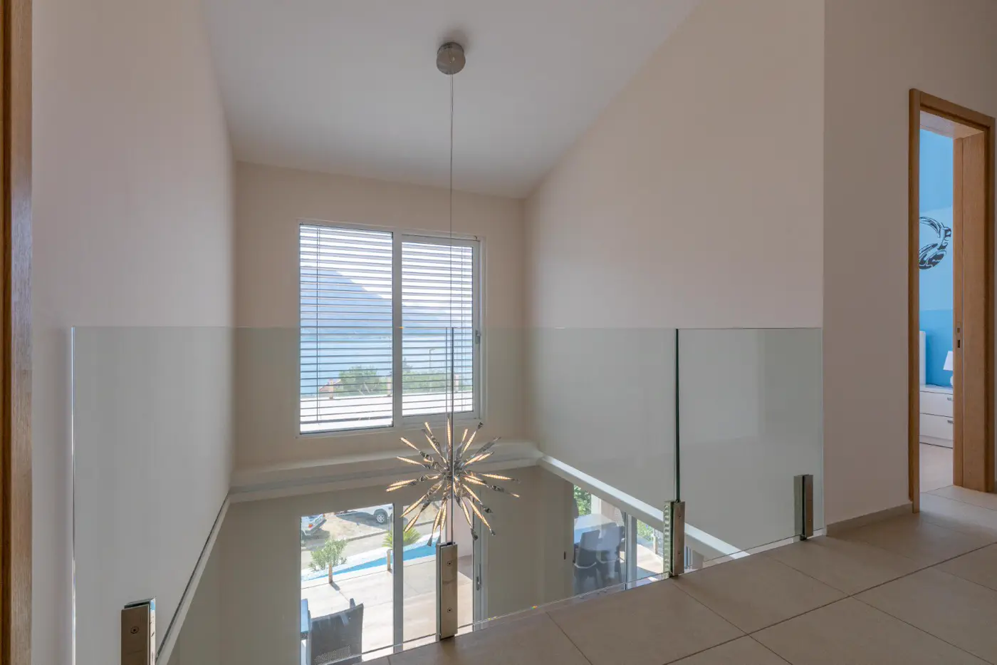 Luxuriously furnished six-room villa with private pool, Dobrota