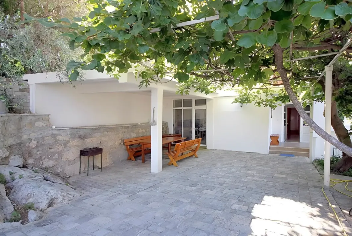 Villa with swimming pool on a plot of 1200m2, Katun Reževići, Budva