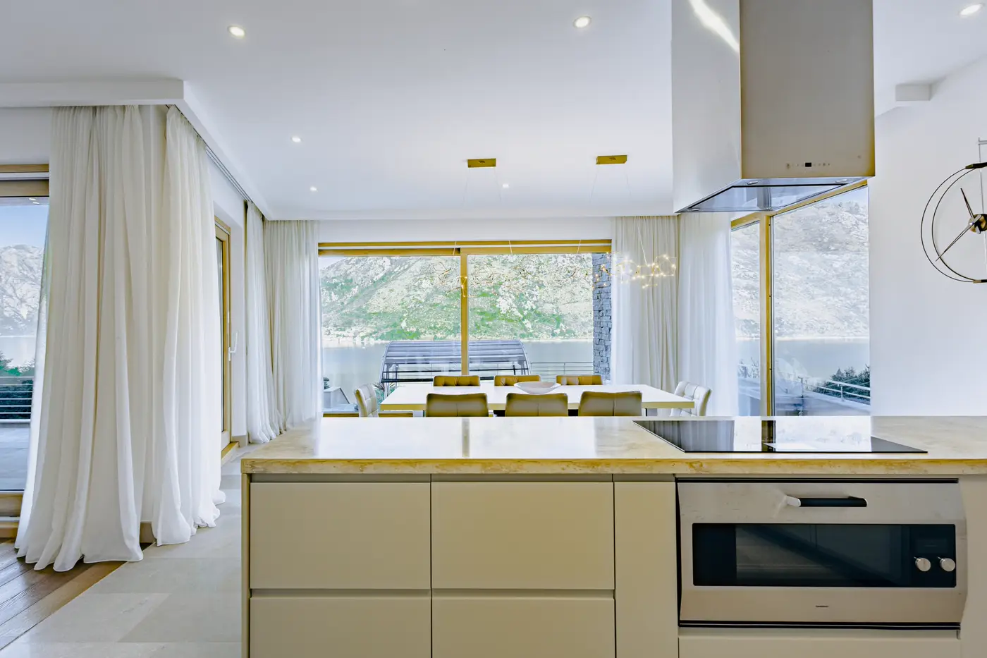 Villa Stoliv with a panoramic view of the sea, Kotor