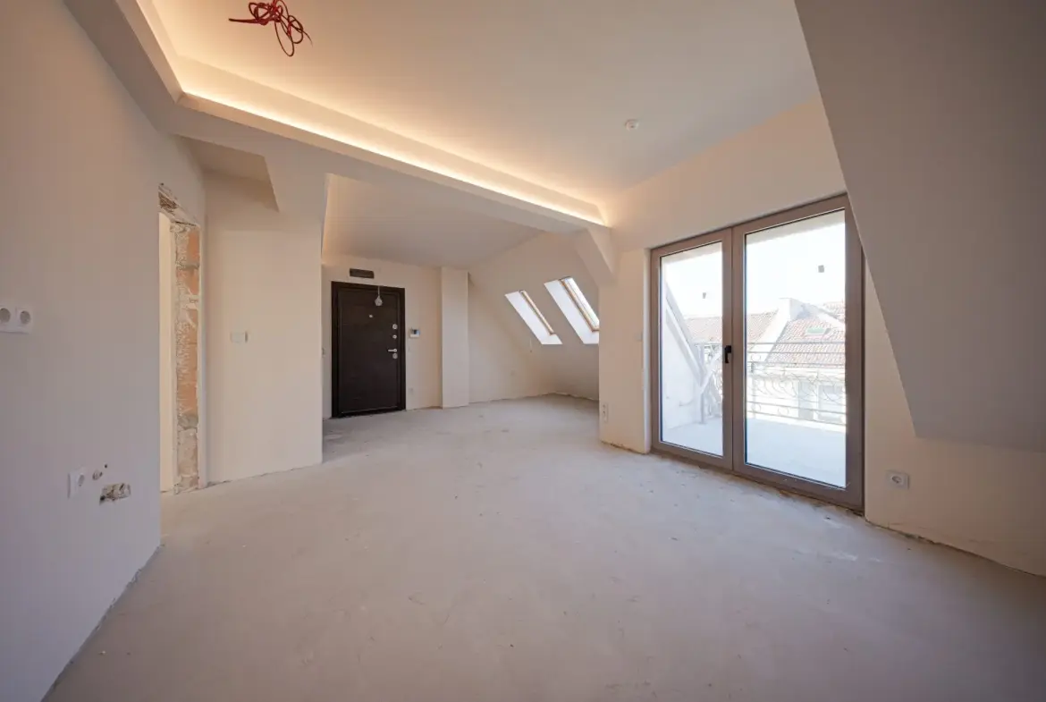 Penthouse with a panoramic terrace next to the National Palace of Culture for sale