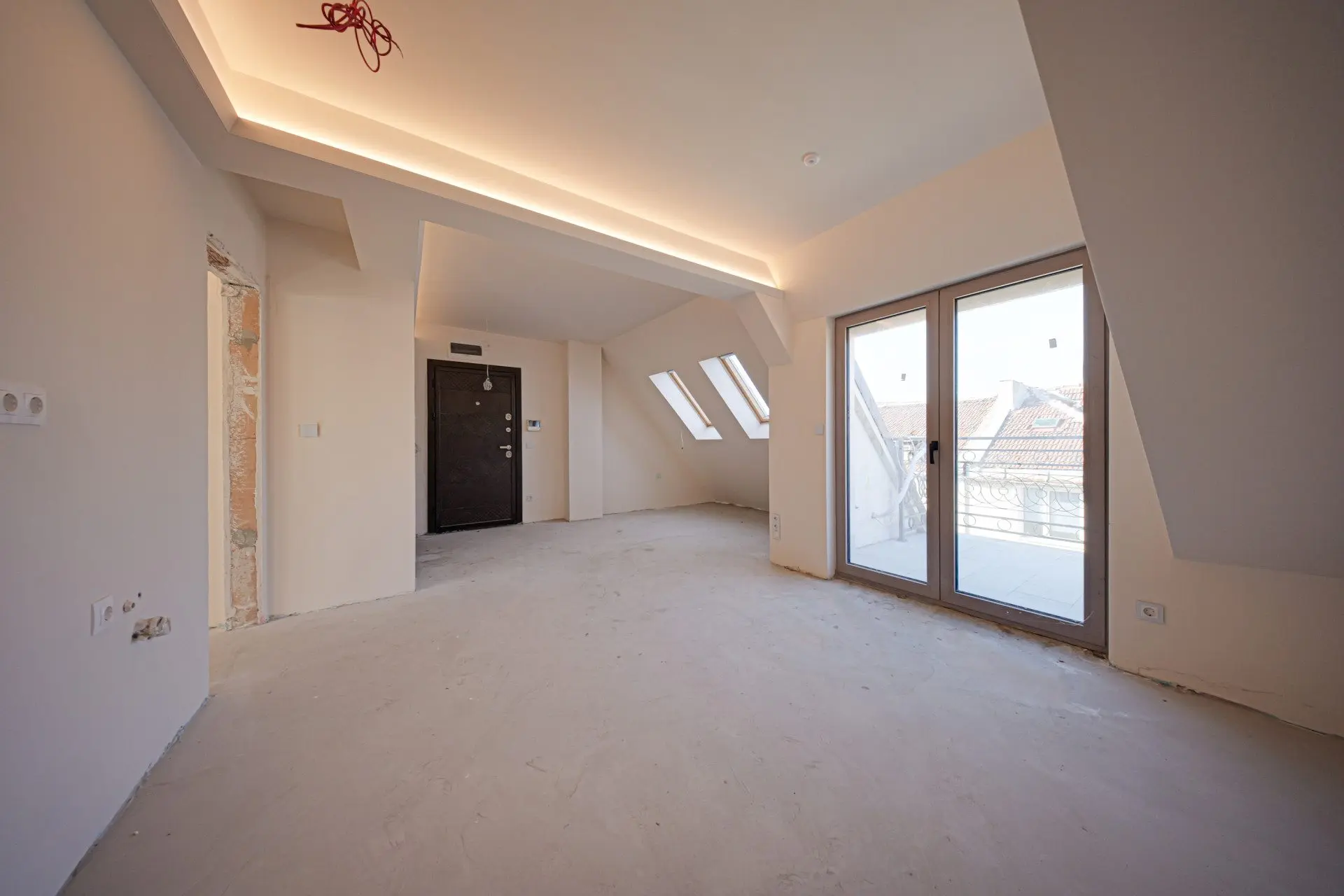 Penthouse with a panoramic terrace next to the National Palace of Culture for sale