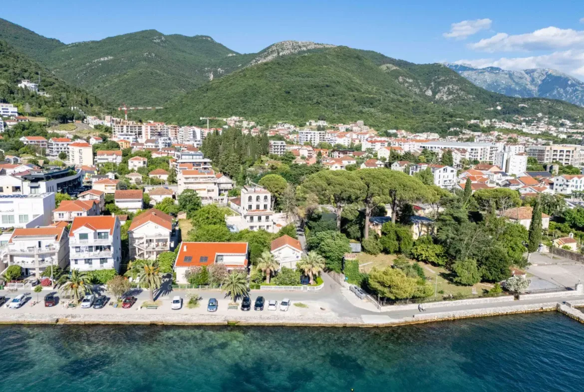 Stone villa in the second row to the sea, Donja Lastva