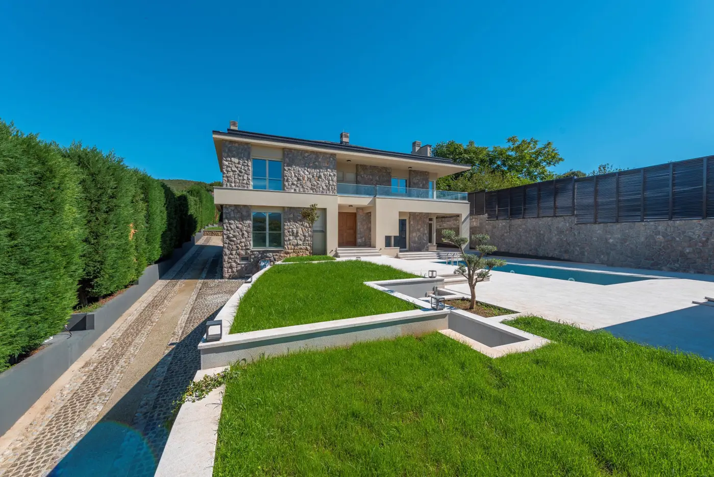 Luxury villa with pool, Mareza