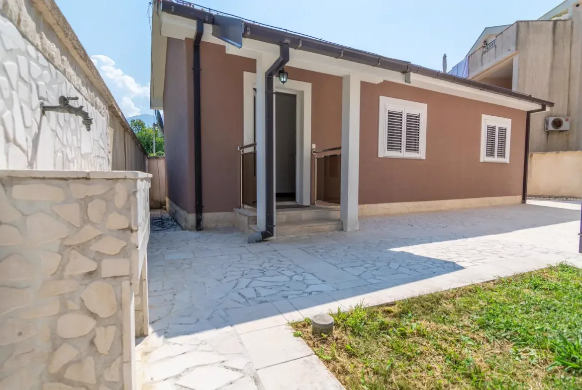 Modern villa with pool and partial sea view, Bonići, Tivat