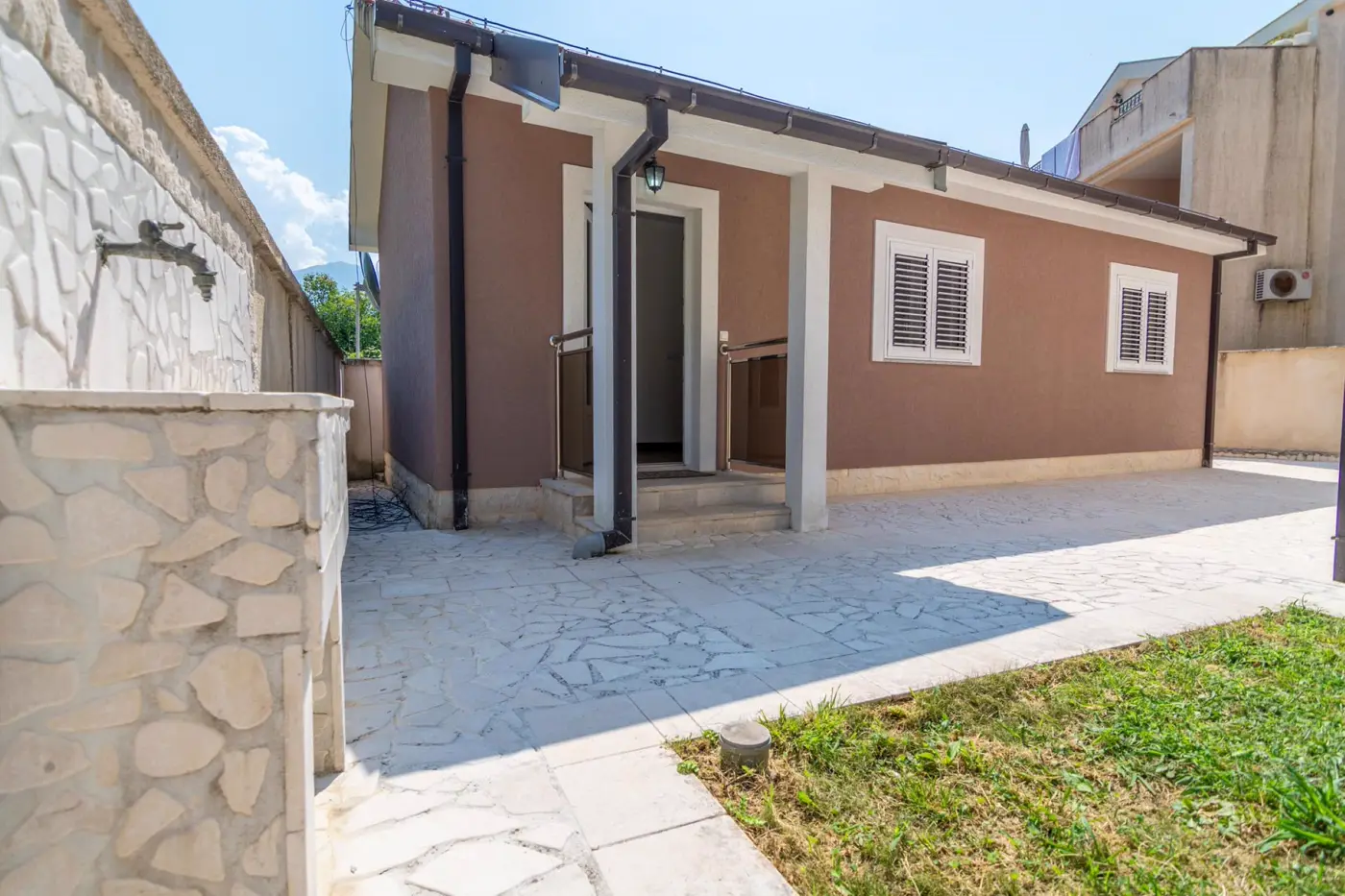 09-104 Modern villa with pool and partial sea view, Bonići, Tivat
