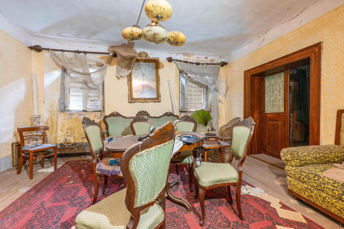 Stone palace for renovation on the first line to the sea, Prčanj