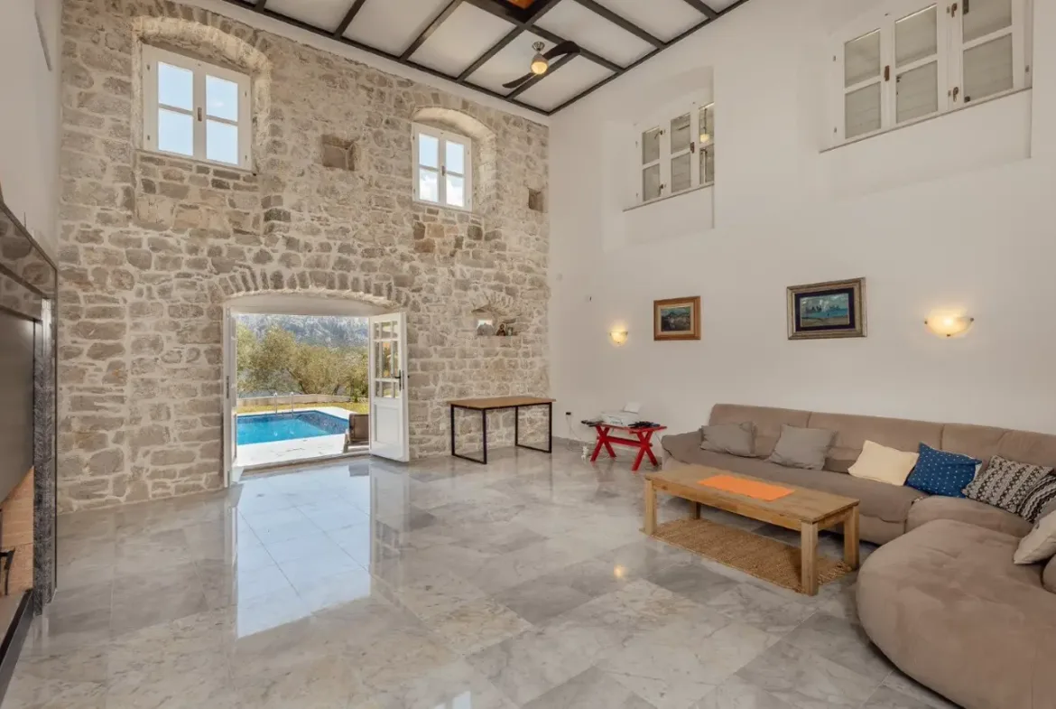 Palazzo Jerovica, a complex of stone villas and houses with a pool and a view of the bay, Kotor