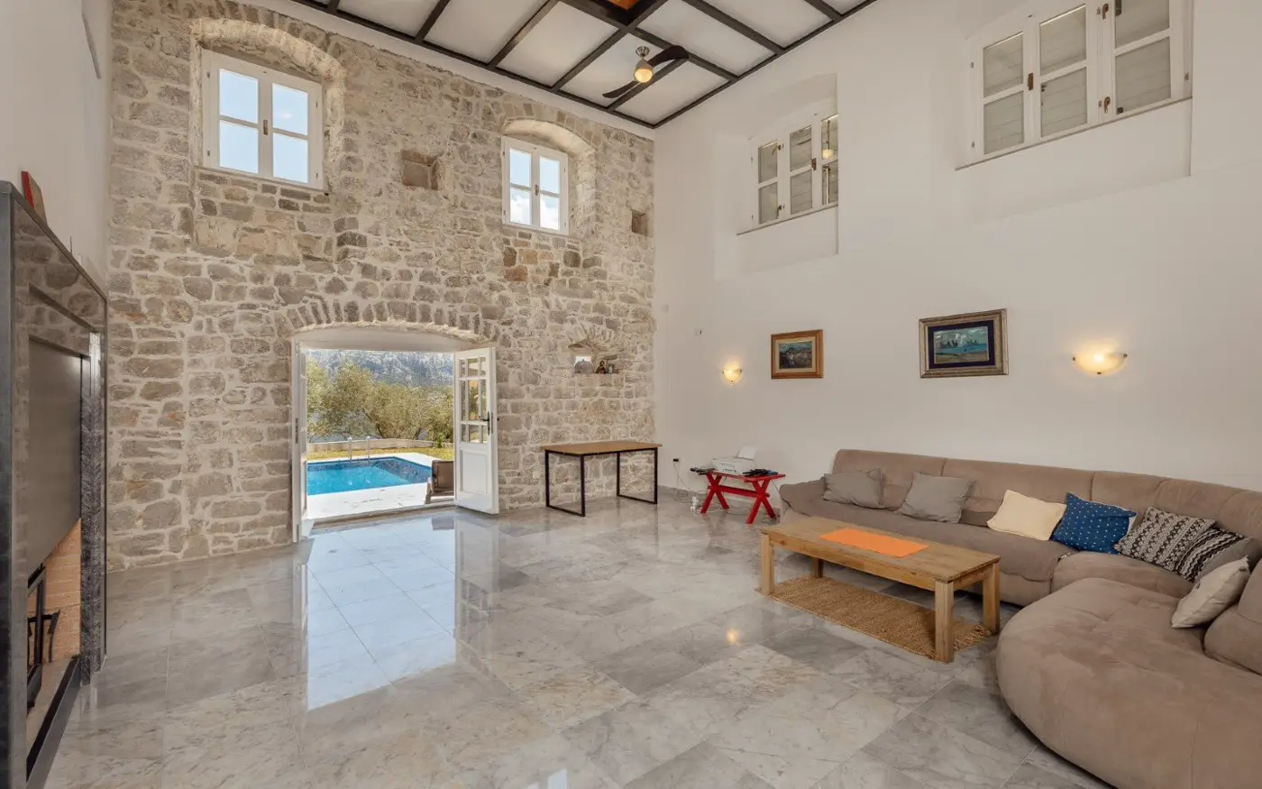 Palazzo Jerovica, a complex of stone villas and houses with a pool and a view of the bay, Kotor