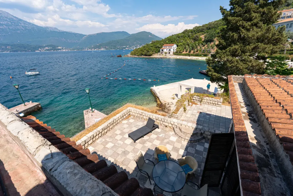 Authentic stone villa on the first line to the sea, Rose, Herceg Novi
