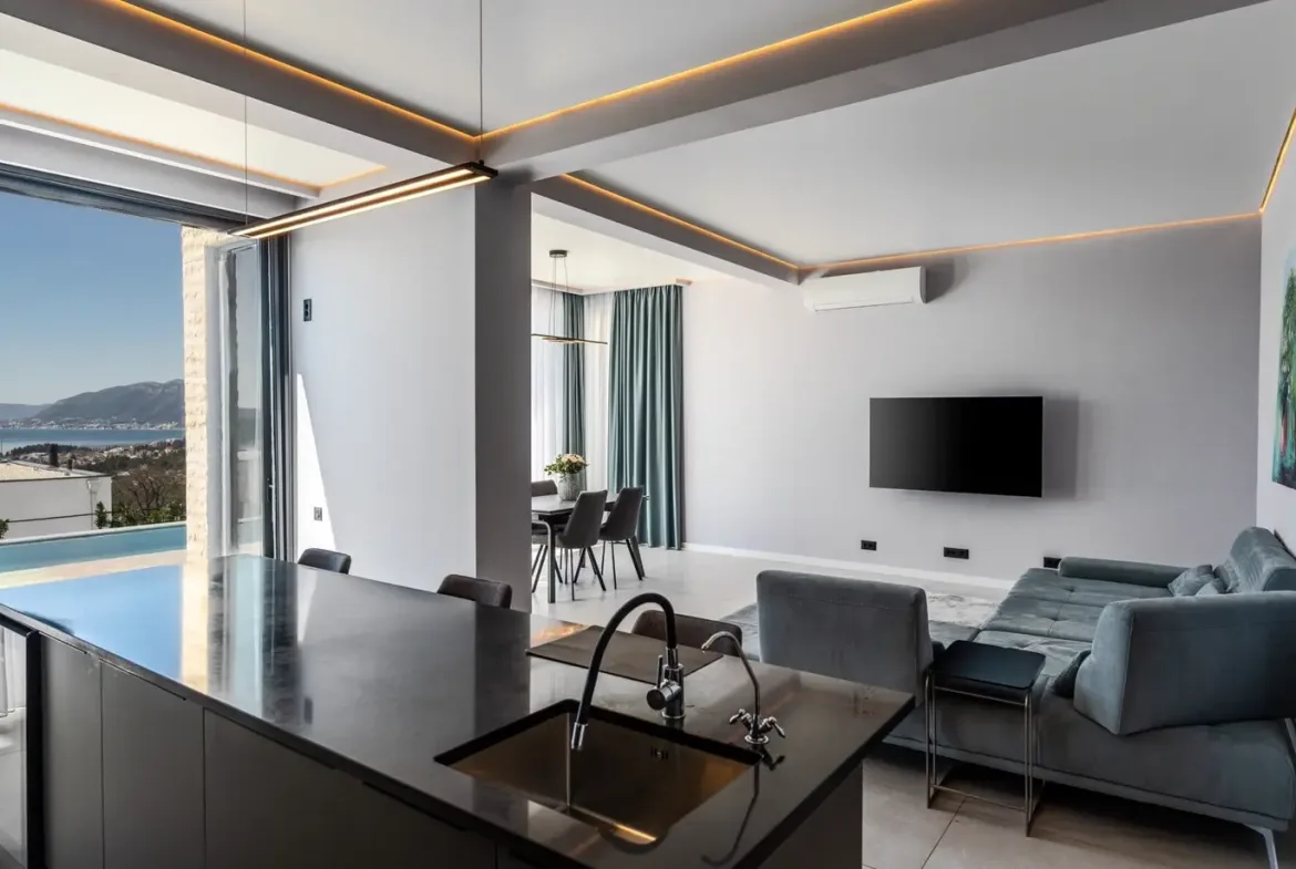 Newly built four-room villa with a pool and a view of the Tivat Bay, Kavač, Kotor