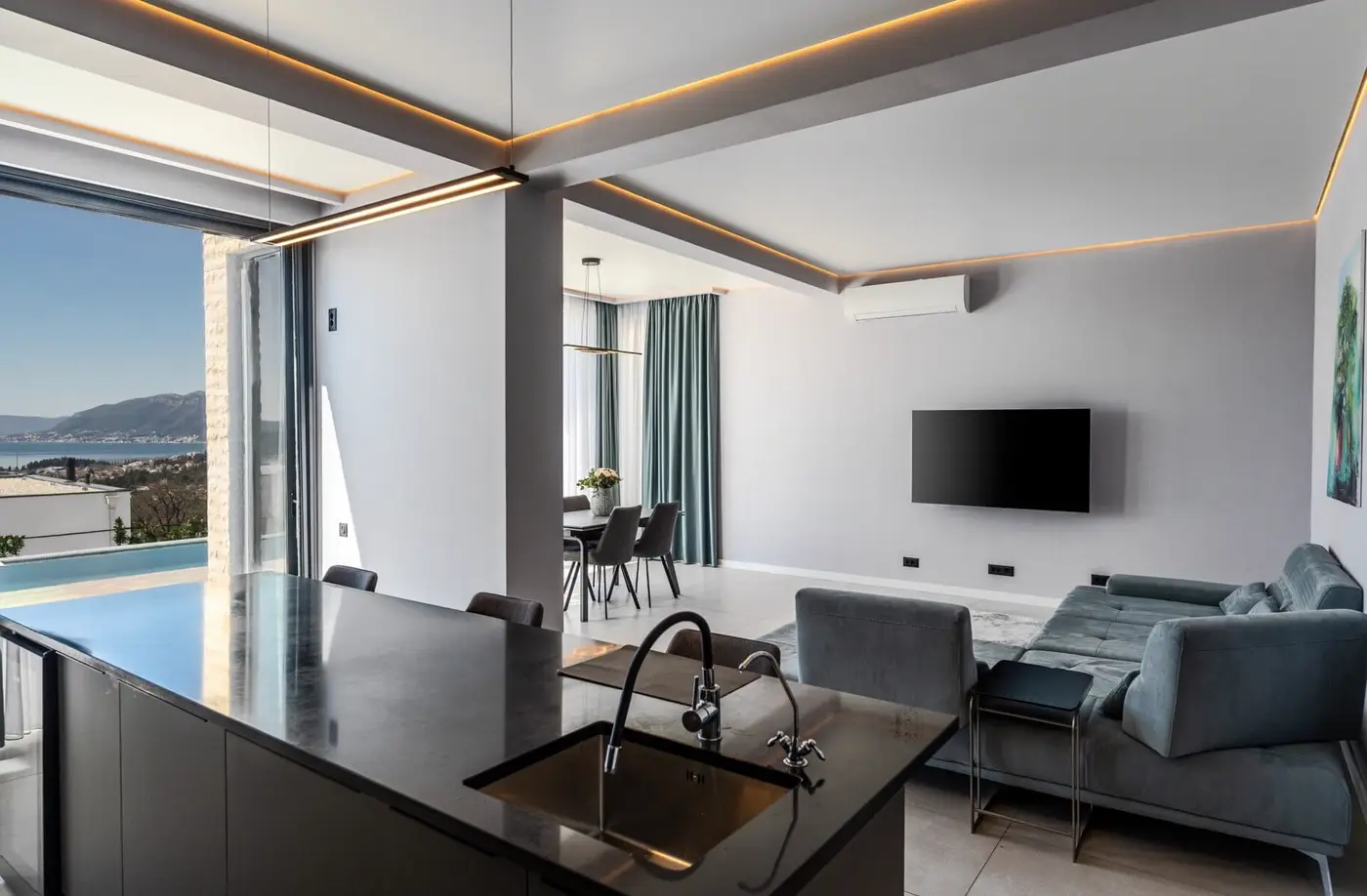 Newly built four-room villa with a pool and a view of the Tivat Bay, Kavač, Kotor
