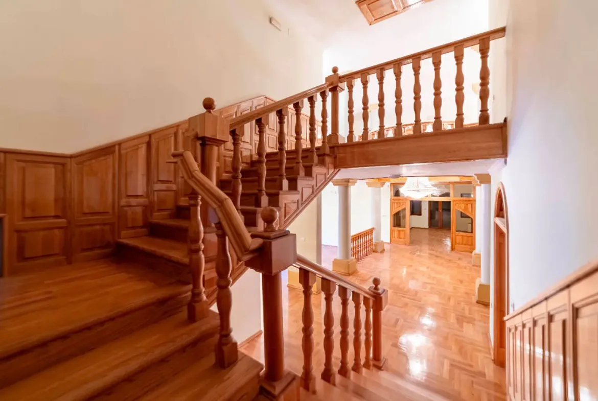 Family villa with a spacious property on the slopes of the Zeta river, Podgorica