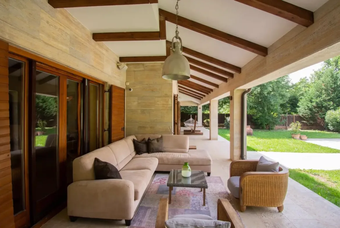 Luxury family villa with swimming pool and landscaped plot, Podgorica
