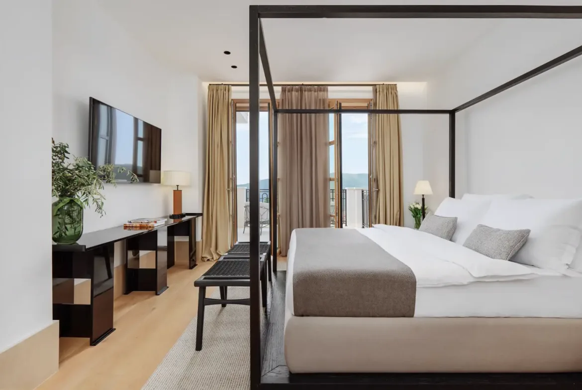 Exclusive complex of three villas with sea view, available for rent, Budva