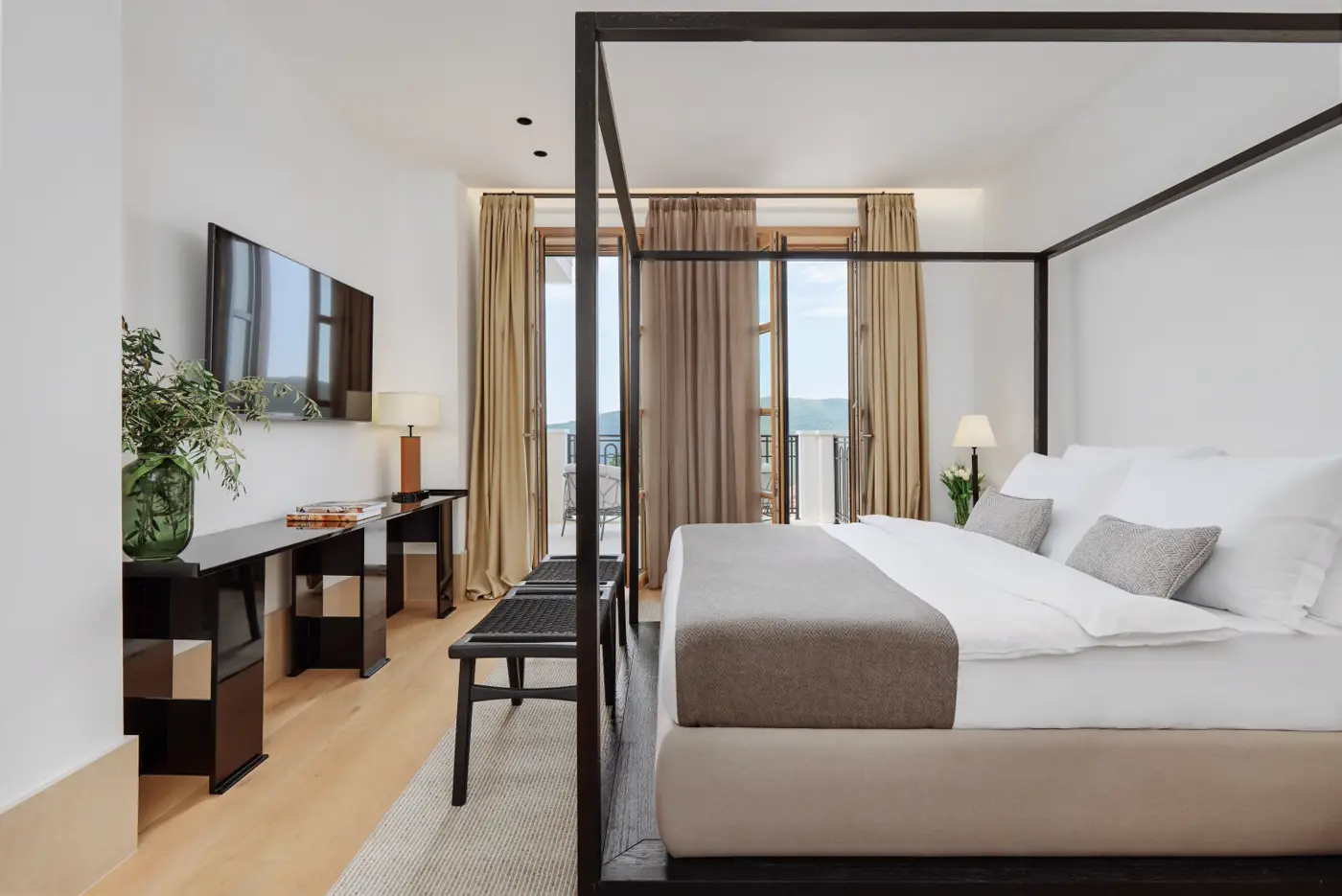 09-78 Exclusive complex of three villas with sea view, available for rent, Budva