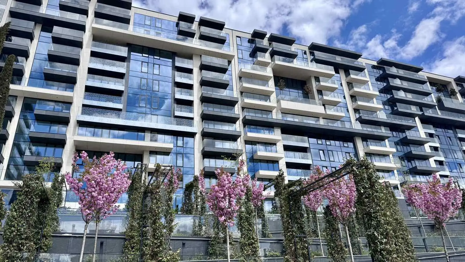Remarkable maisonette in a preferred newly built complex for sale