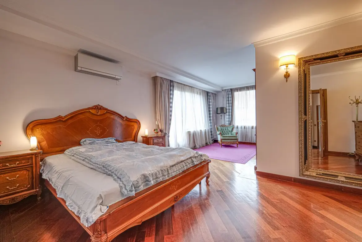 Impressive classic three-bedroom apartment in Manastirski Livadi-West district for sale