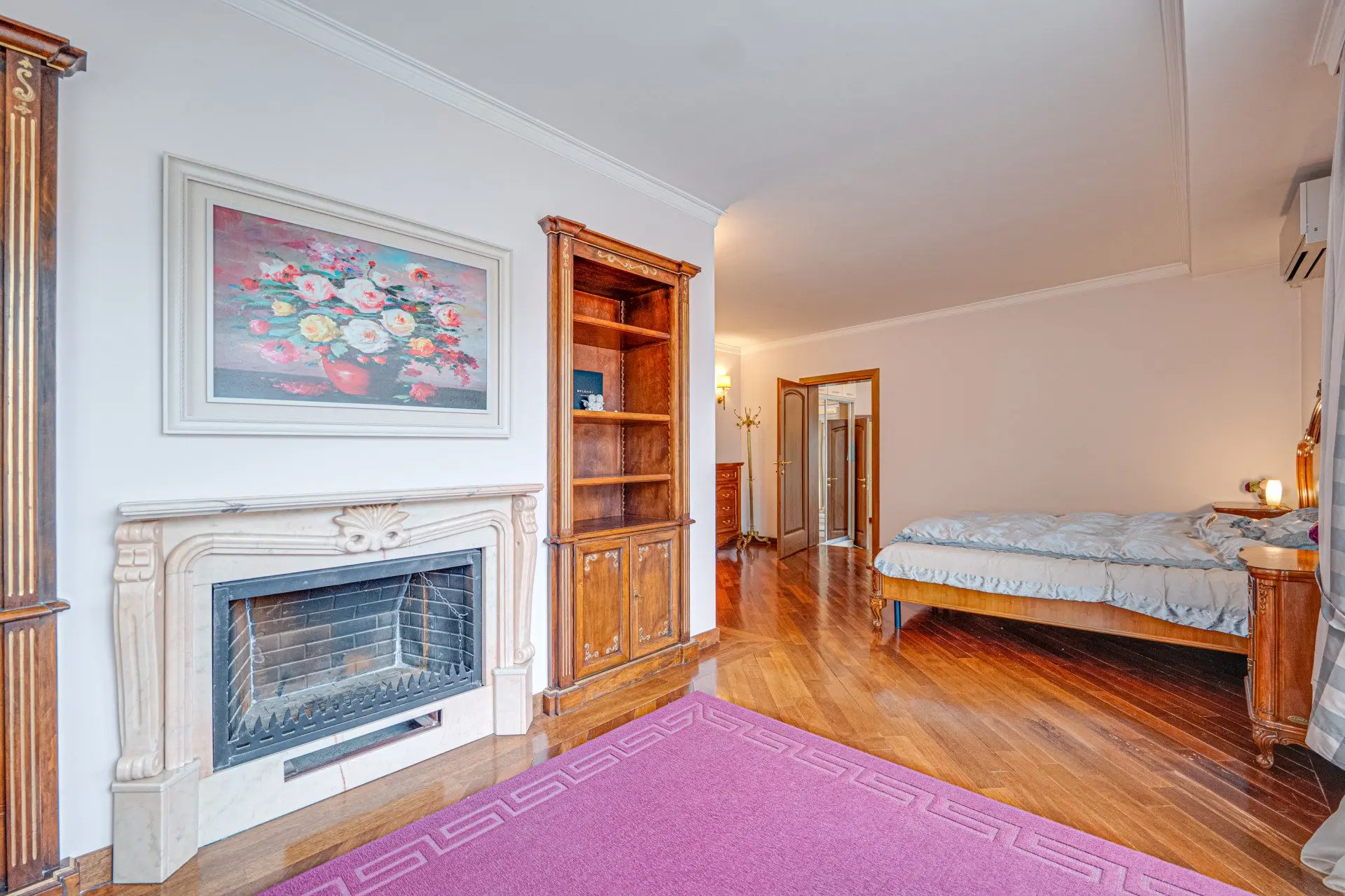 Impressive classic three-bedroom apartment in Manastirski Livadi-West district for sale