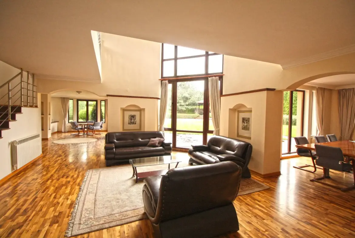 Spacious semi-furnished house in a gated community in Simeonovo.