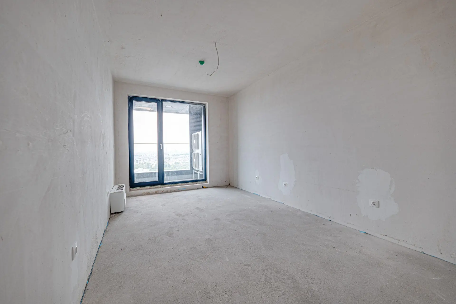Three-room apartment in a modern new building next to MALL Paradise for sale