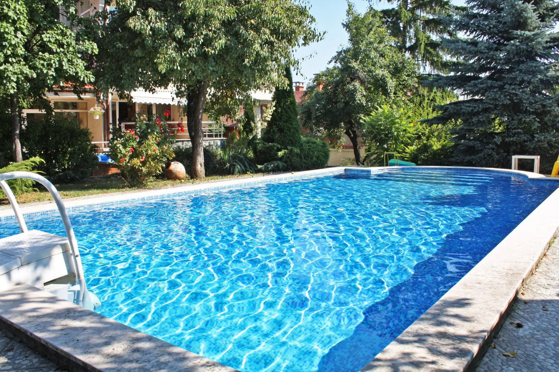 Family house with panoramic views, 1000 sq m yard, swimming pool and spa area in Simeonovo for sale