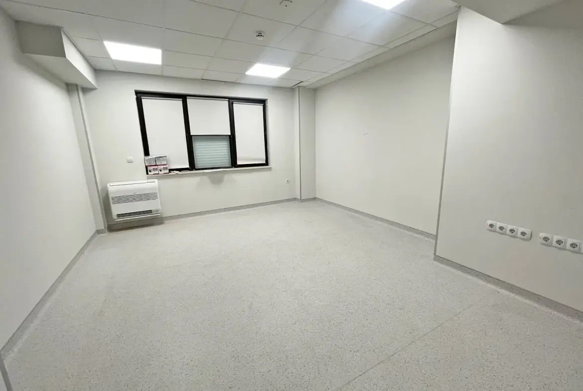 Spacious office with a top location on Moskovska Street for sale