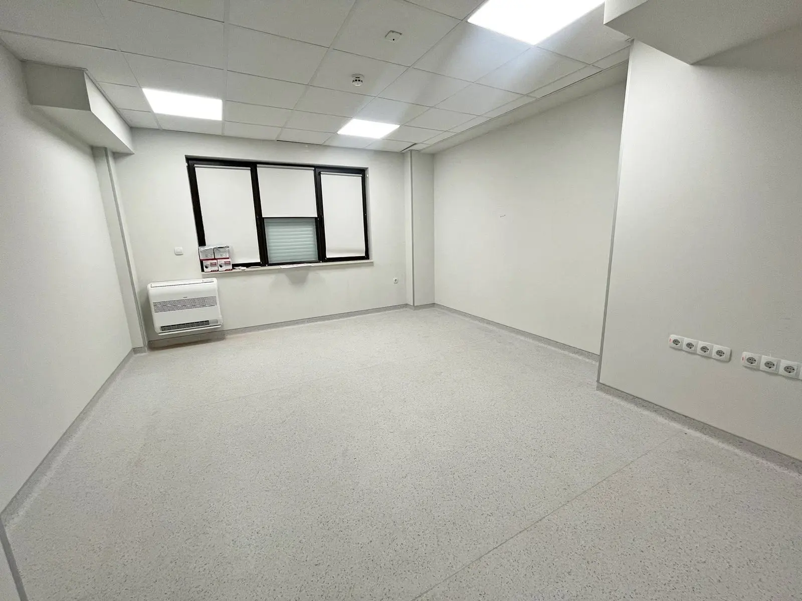 Spacious office with a top location on Moskovska Street for sale