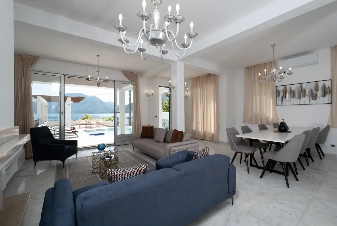 Four bedrooms villa Boka Bay