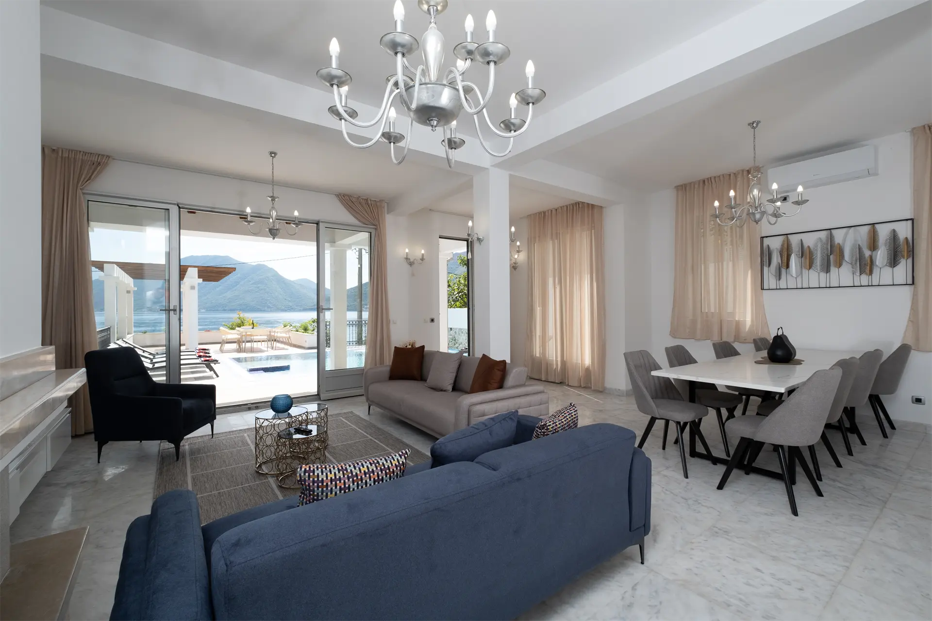 Four bedrooms villa Boka Bay