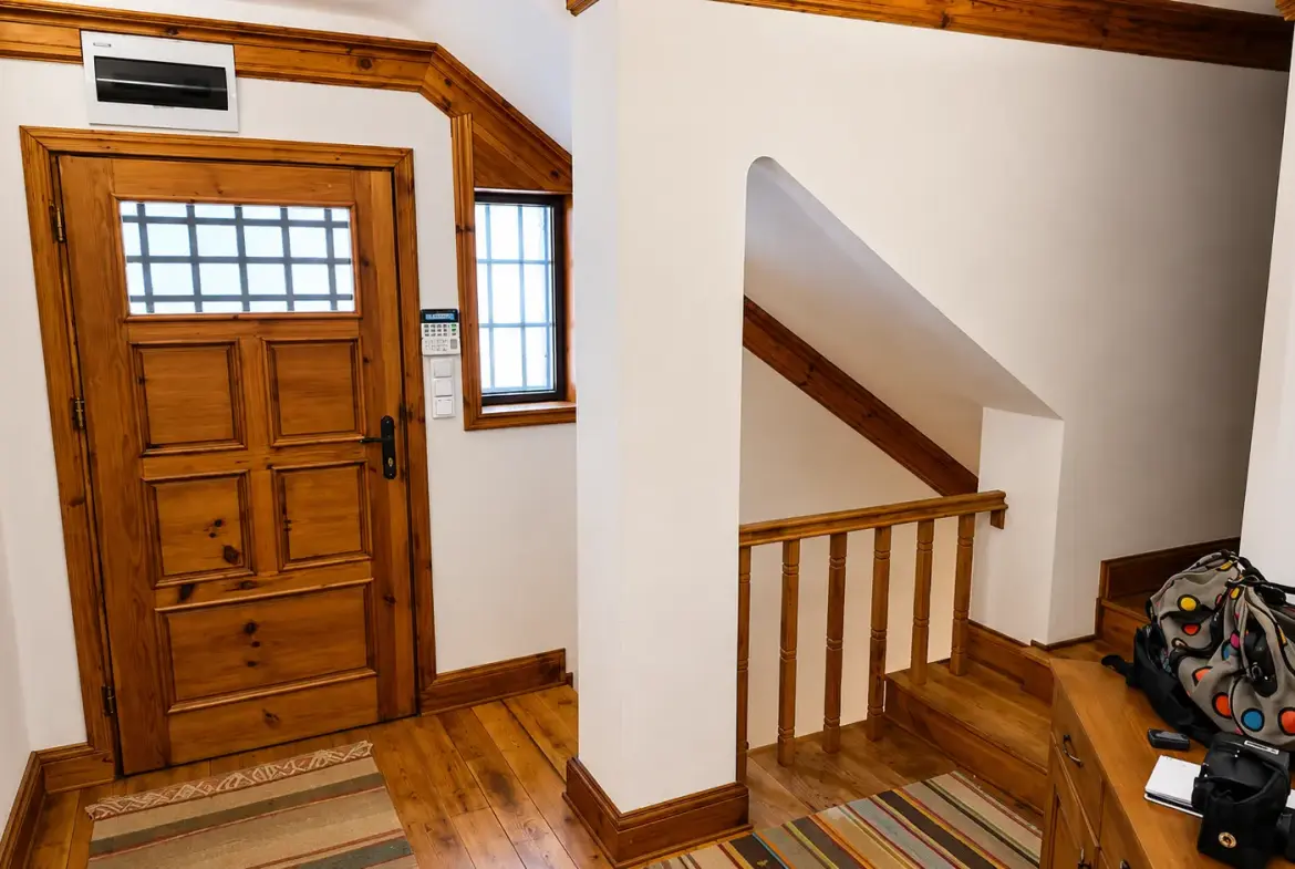 Detached house located in the heart of the old town and the iconic Greek Quarter