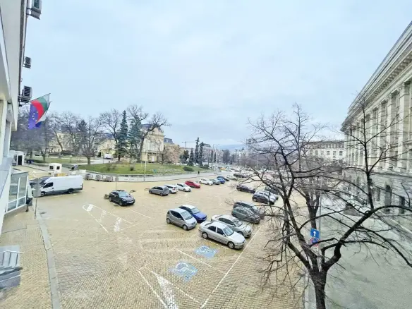 Spacious office with a top location on Moskovska Street for sale