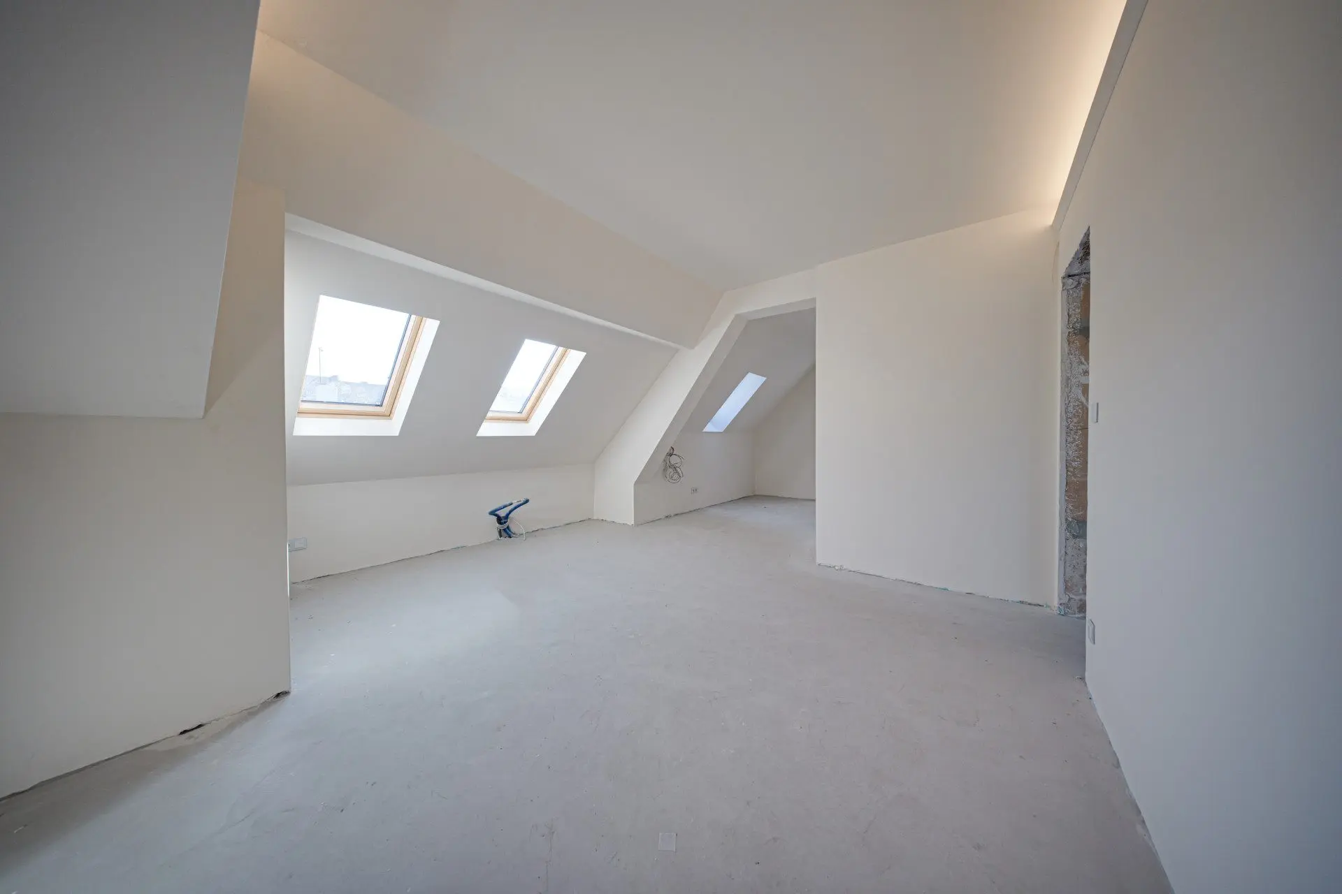 Penthouse with a panoramic terrace next to the National Palace of Culture for sale