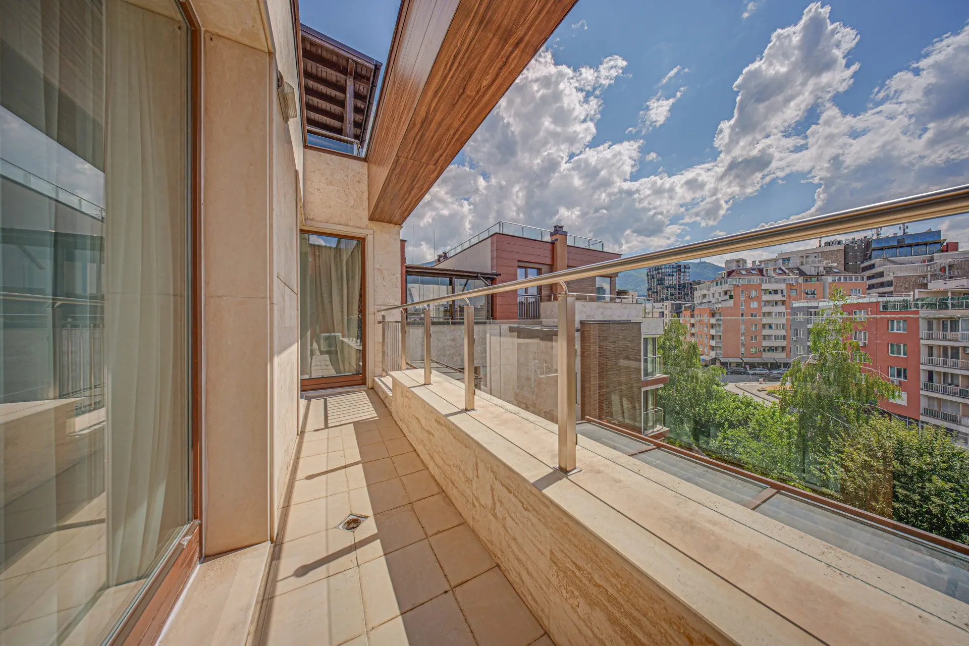 0f209a082634cdb7b30dc4a204b9d2ac Penthouse in one of the most preferred and well-maintained complexes Flora Park