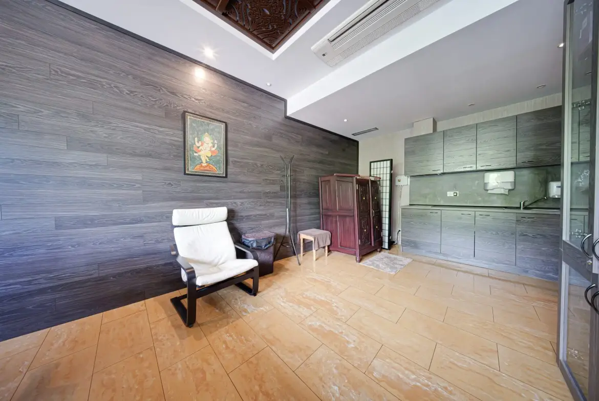 Unique property with a view of a park in the Doctor’s Monument area for sale