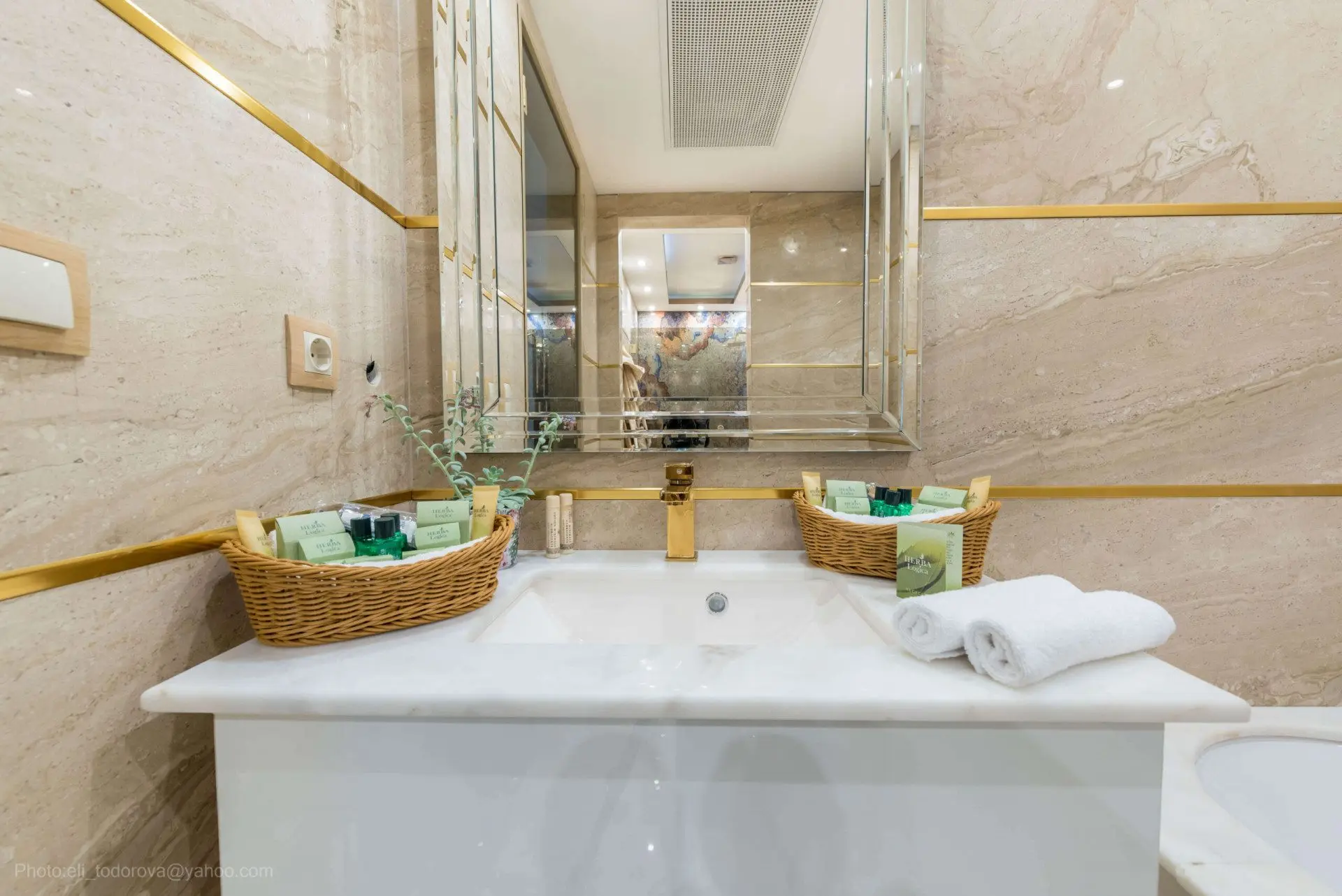 0f88421e3c7ed624538e0e94e9a456e3-1 Luxury apartment in a complex on the first line to the beach