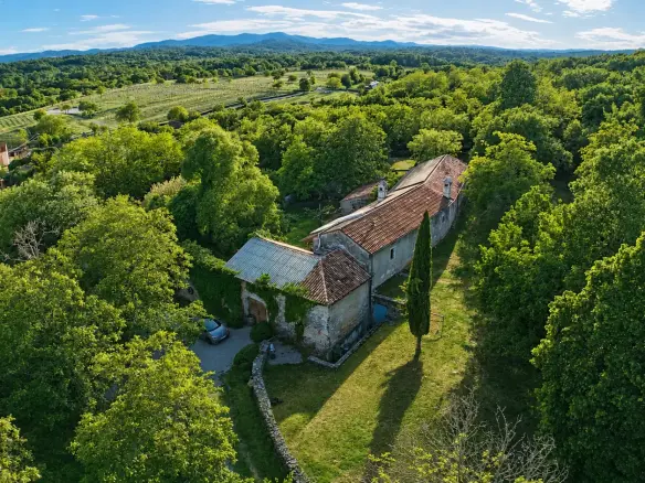 Karst – Exceptional Stone Estate with a Traditional Courtyard Surrounded by Nature