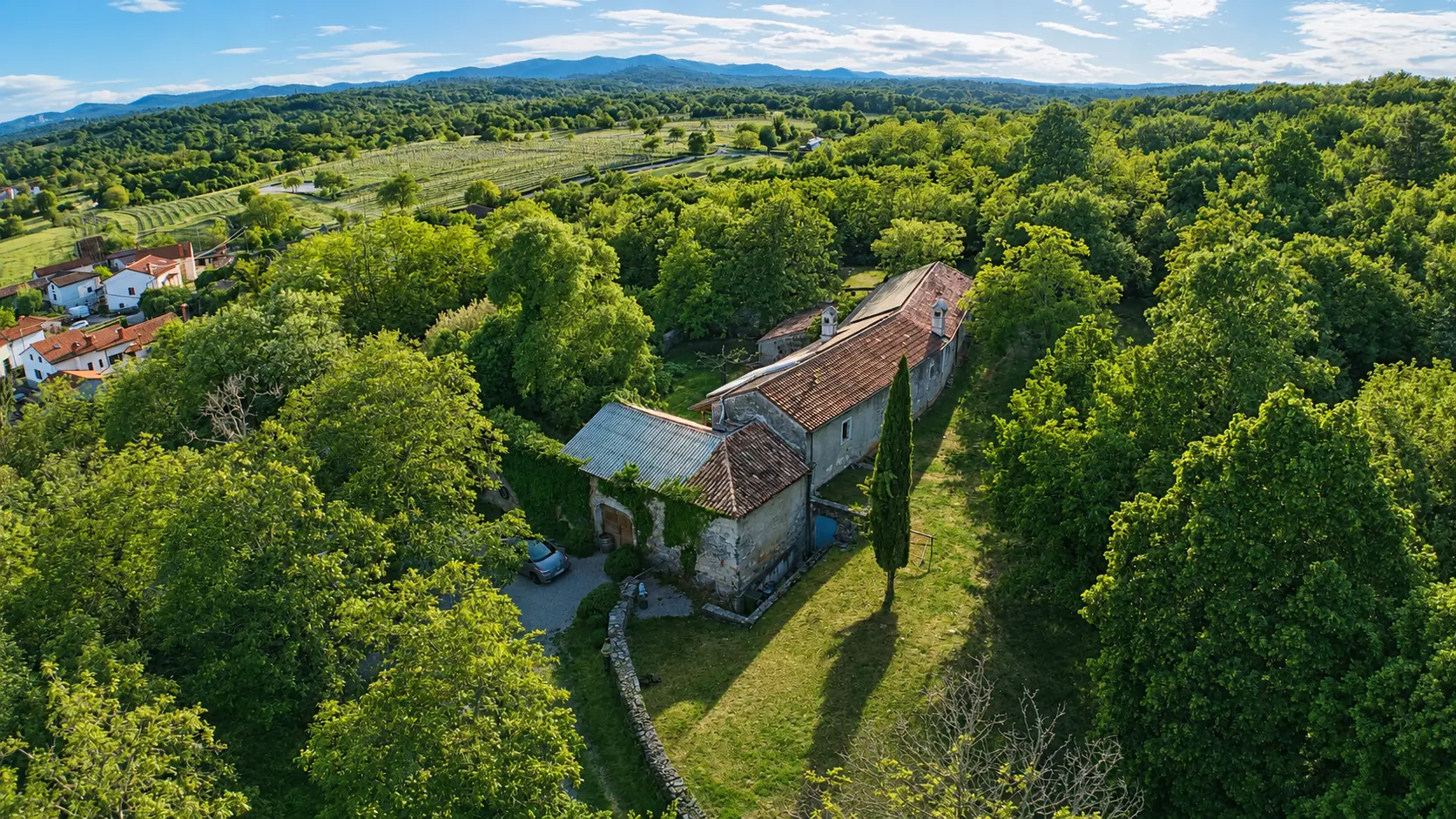Karst – Exceptional Stone Estate with a Traditional Courtyard Surrounded by Nature