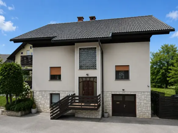 Škofja Loka Area – Spacious Family House with Beautiful Views and Large Garden in Gorenja Vas