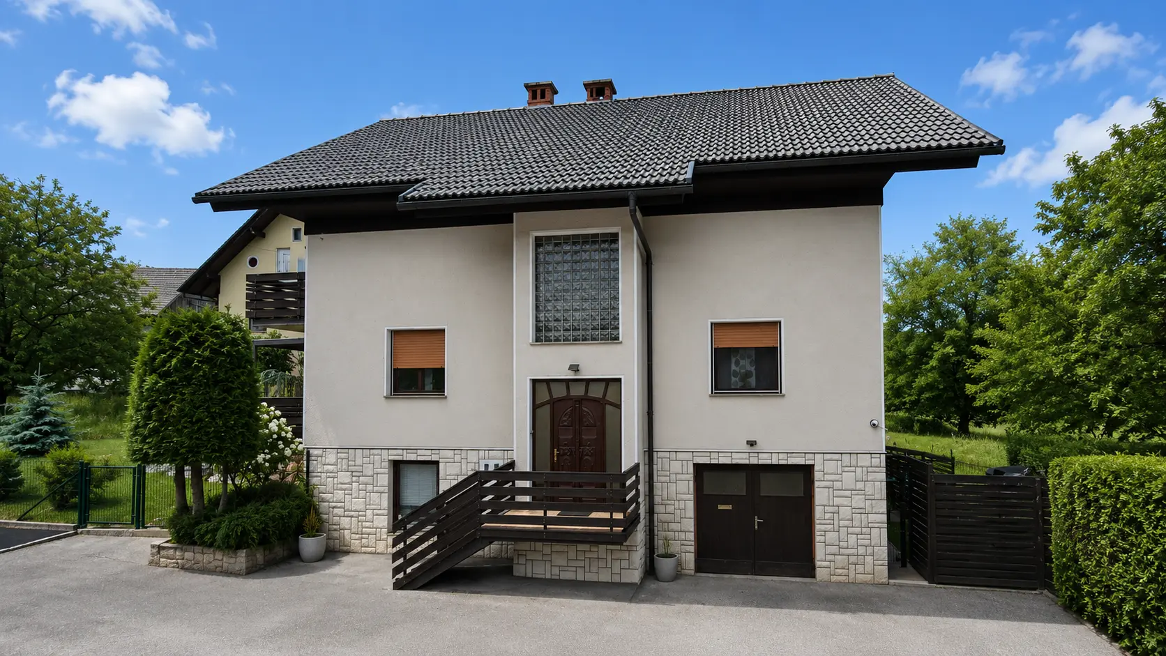Škofja Loka Area – Spacious Family House with Beautiful Views and Large Garden in Gorenja Vas