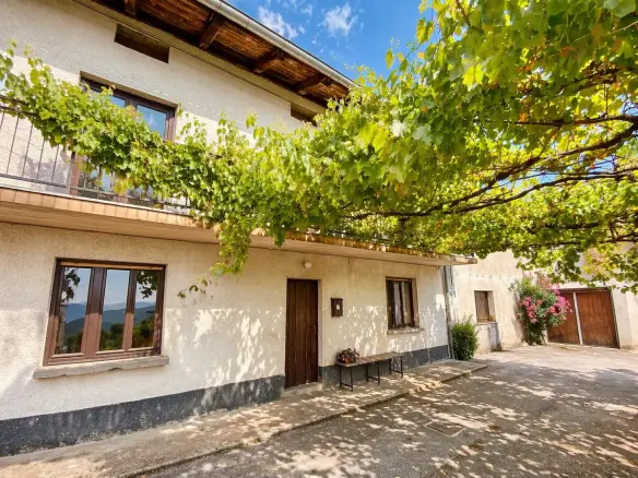 Vipava Valley – Semi-detached house above Vipava Valley
