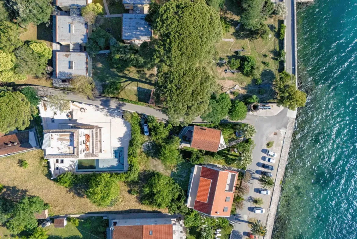 Stone villa in the second row to the sea, Donja Lastva