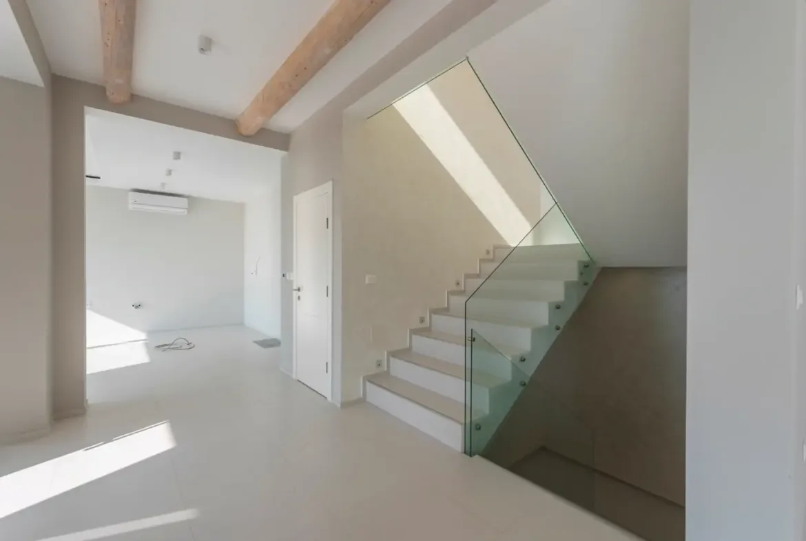 Modern villa with swimming pool and garage for two vehicles, Budva, Tudorovići