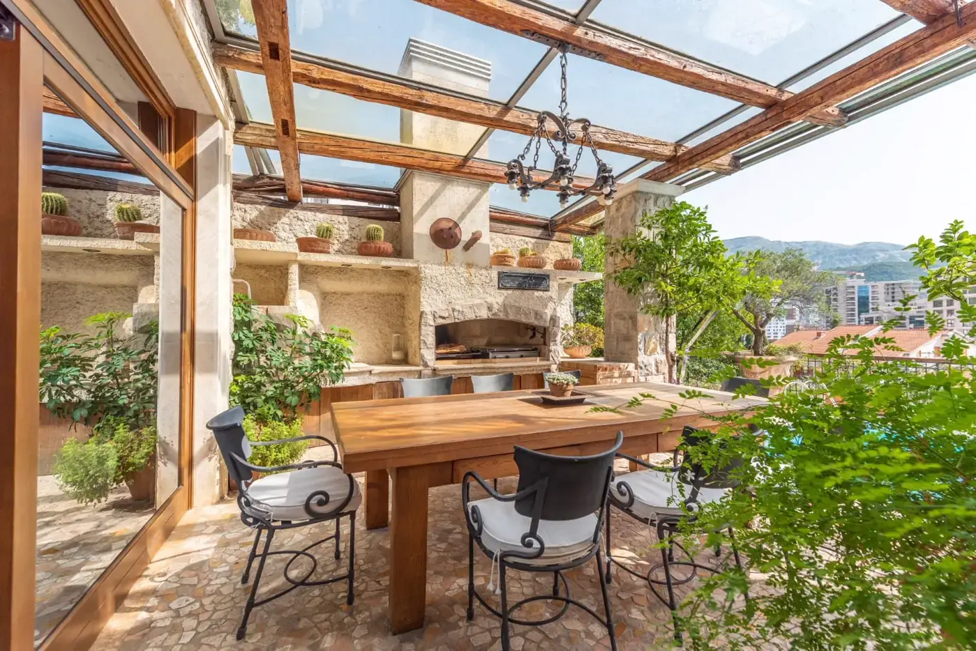 Stone villa with pool and sea view in the immediate vicinity of the Old Town, Budva